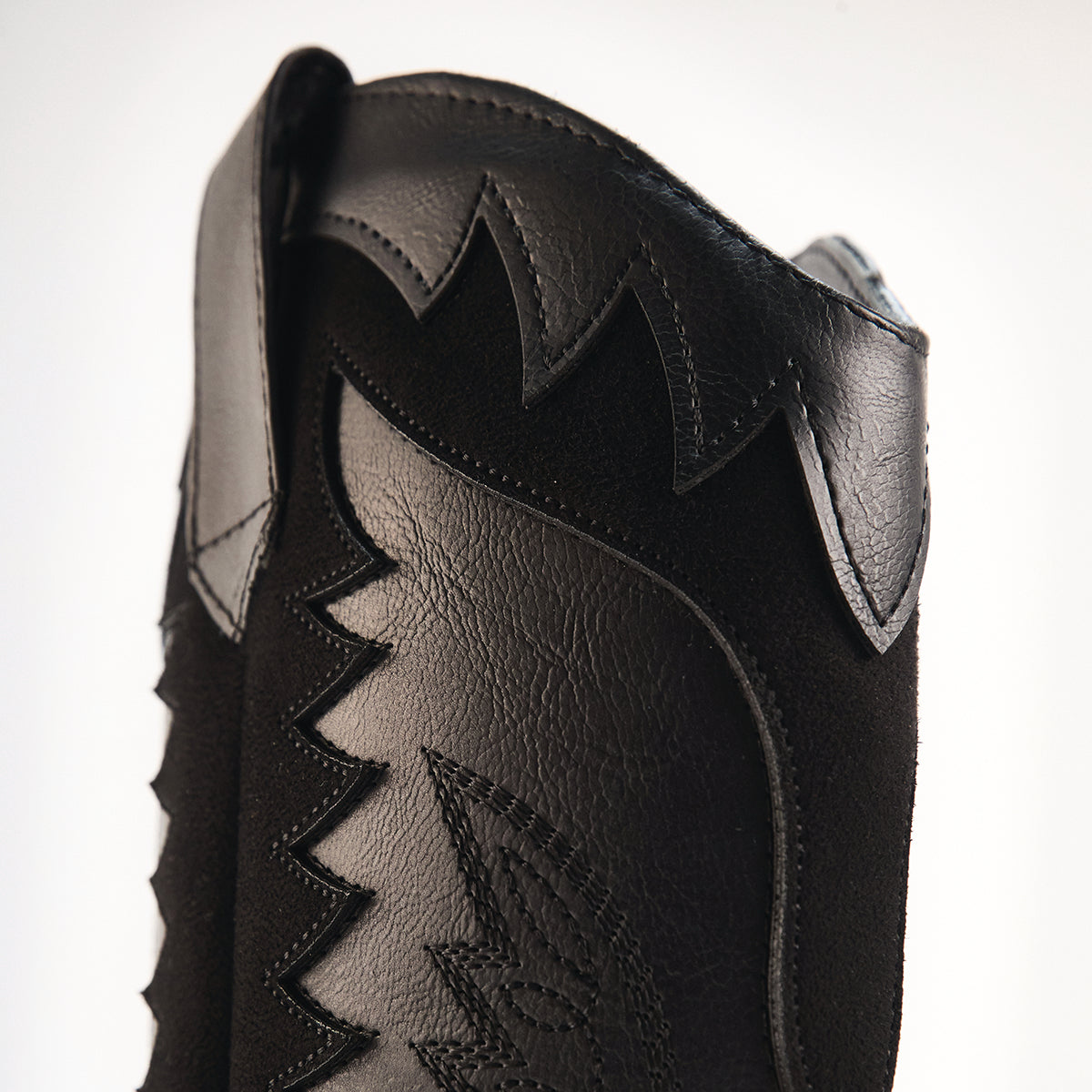 BOTA 8004 MONOCOLOR NEGRO